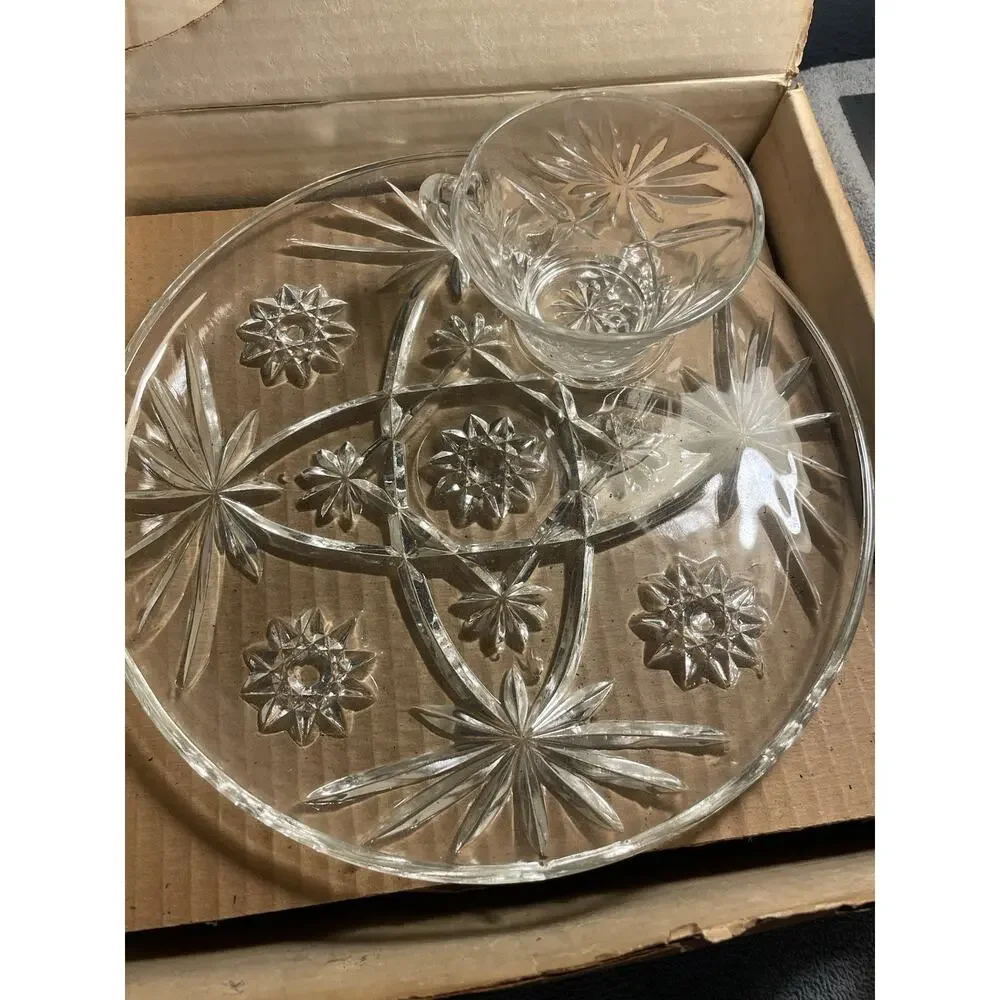 Vintage Anchor Hocking Early American Prescut 8 Pc Snack Set w/ Box EAPC